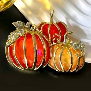 Vintage style Harvest pumpkins brooch or pin glass and gold tone NWT